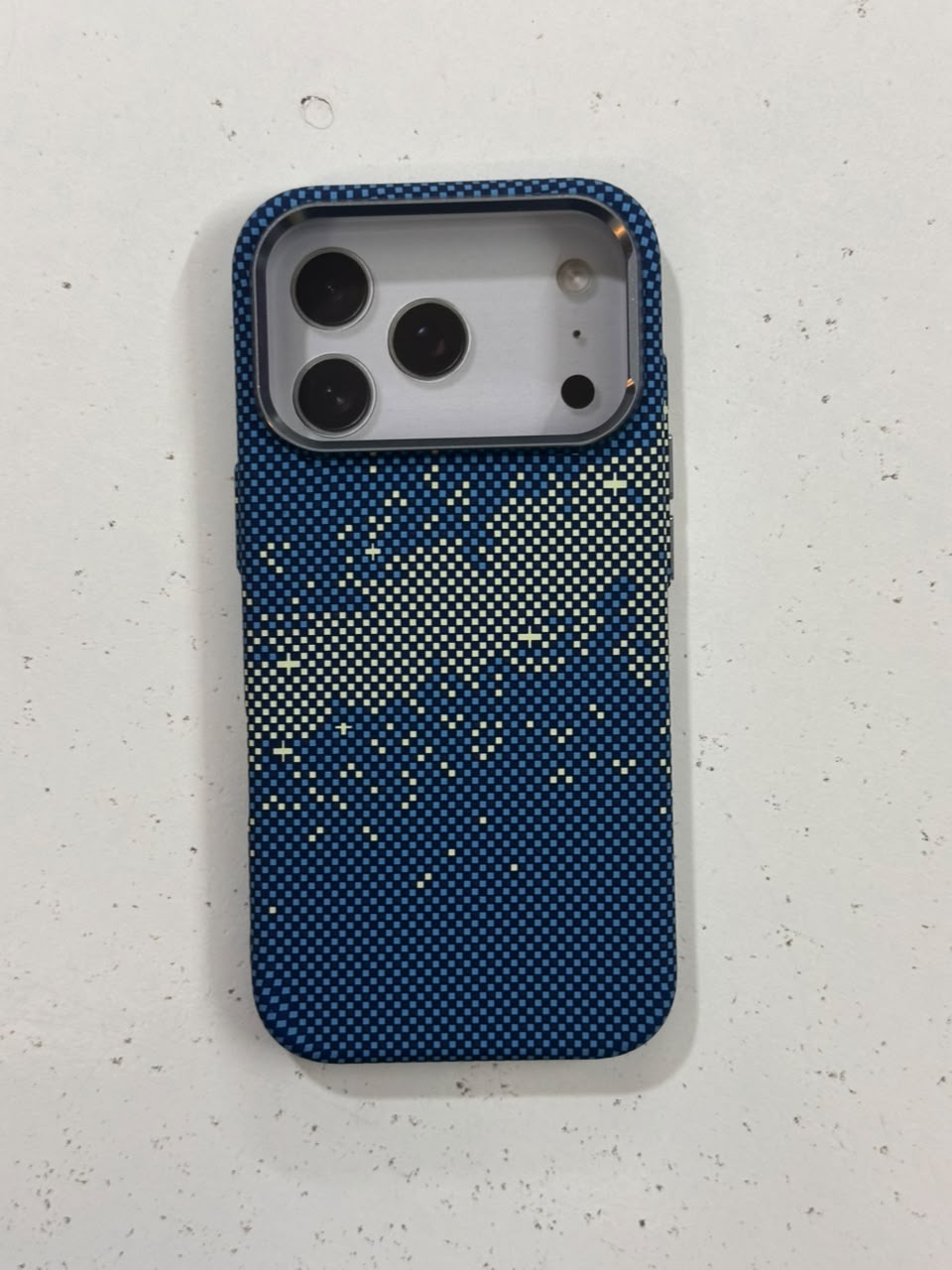 Pitaka Luxo Hard Case for iPhone